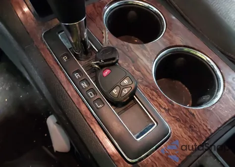 2014 Chevrolet Traverse 1Lt z USA, uszkodzony, nr VIN 1GNKRGKD1EJ236012